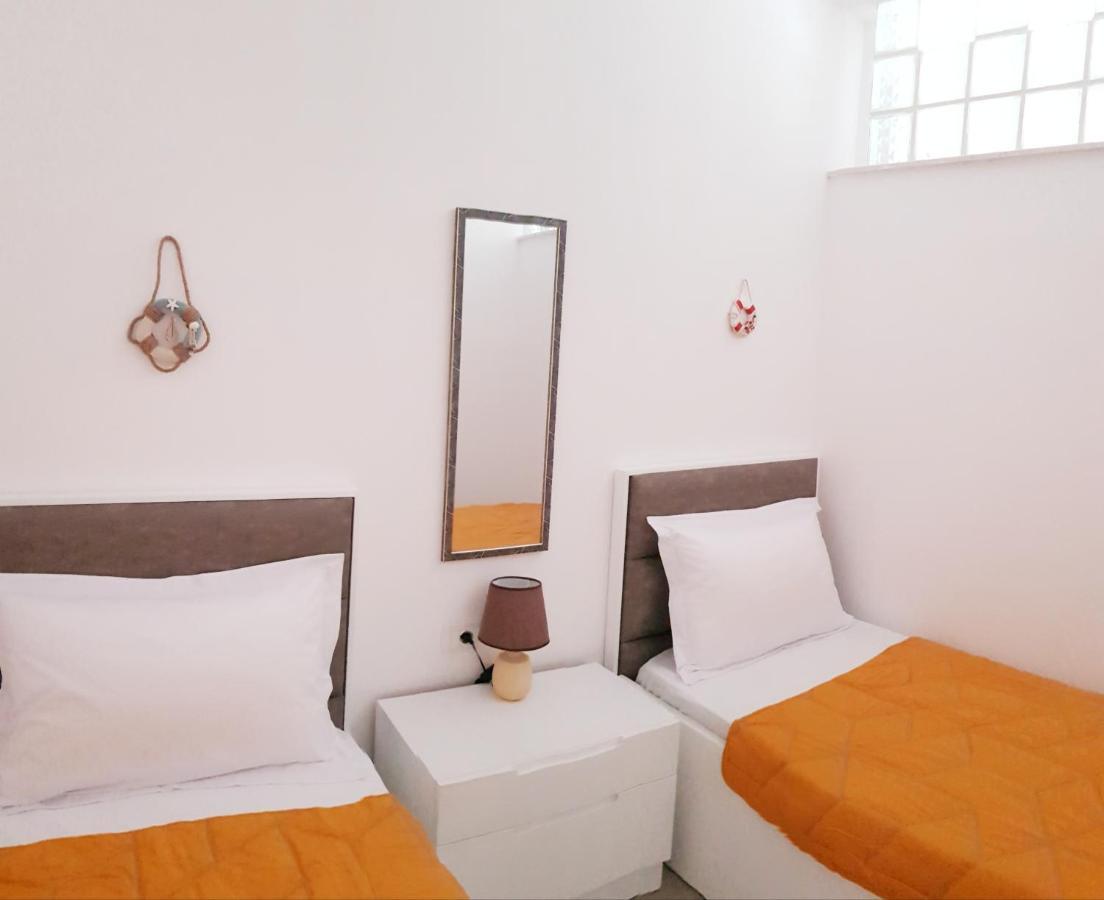 Bindi Apartment Himare Exteriör bild