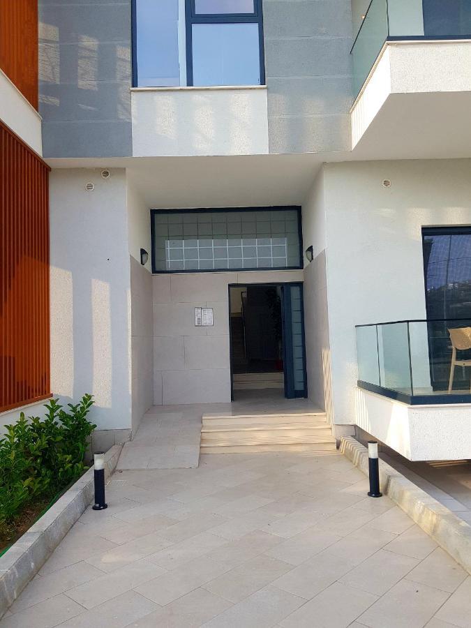 Bindi Apartment Himare Exteriör bild