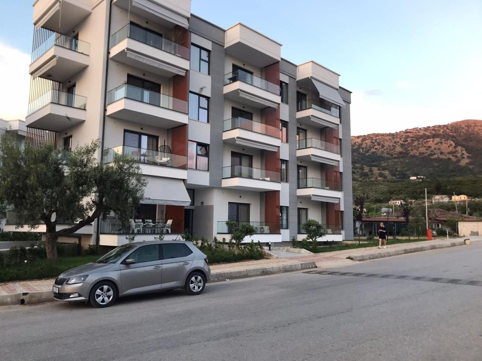 Bindi Apartment Himare Exteriör bild