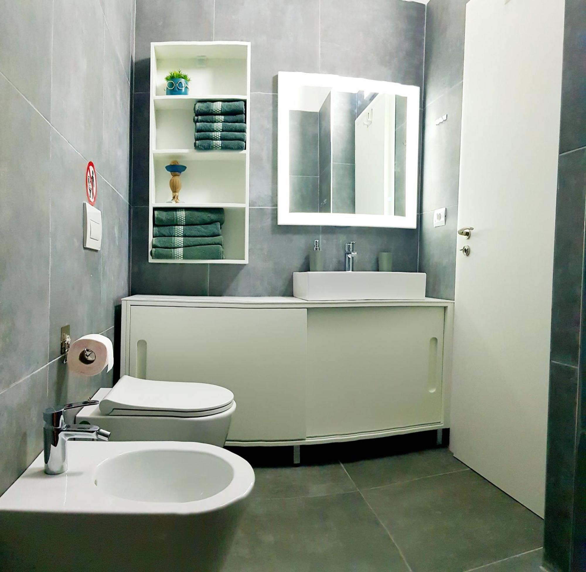 Bindi Apartment Himare Exteriör bild