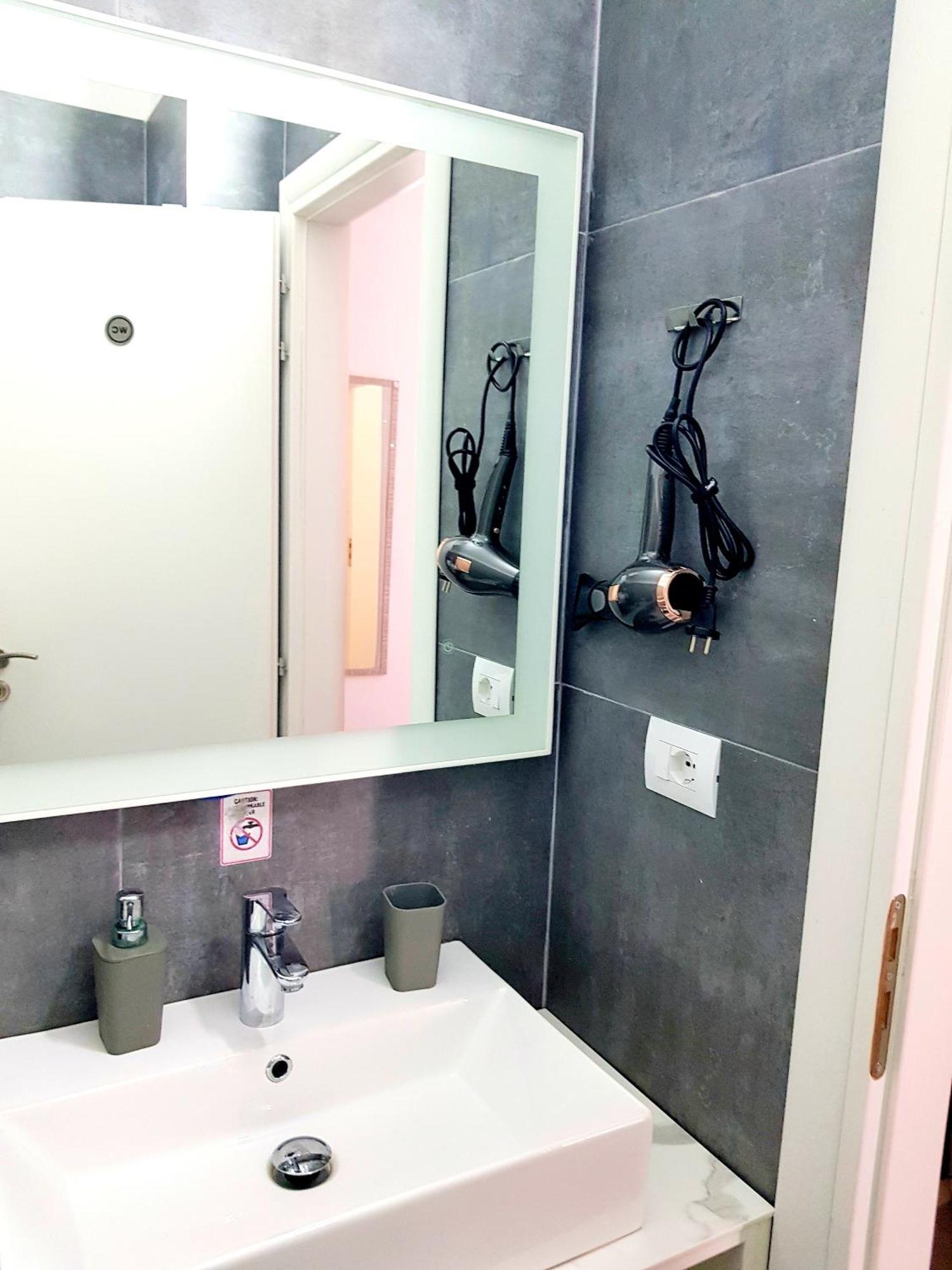 Bindi Apartment Himare Exteriör bild